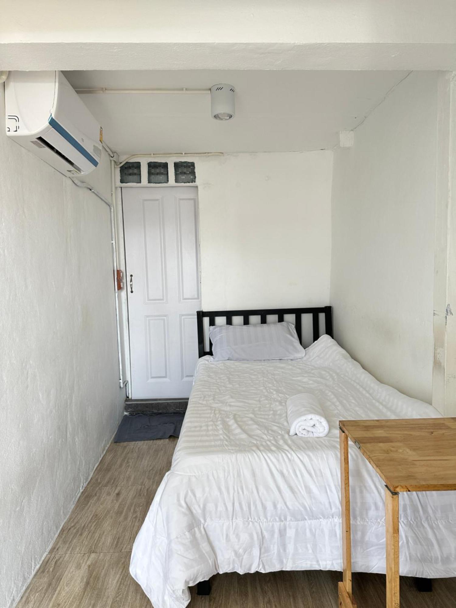 Chubby 9 Single Room Bangkok Exterior photo