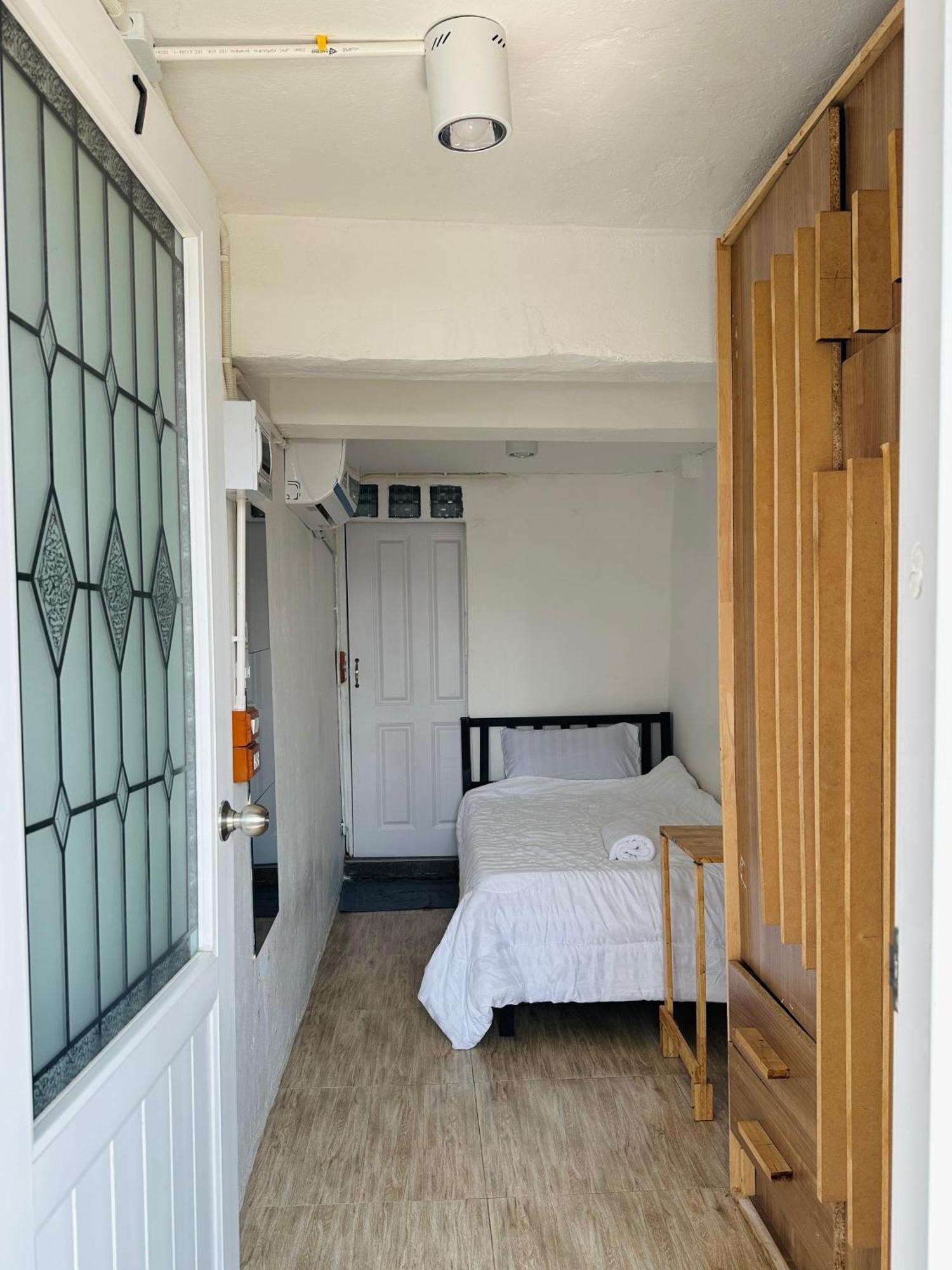 Chubby 9 Single Room Bangkok Exterior photo